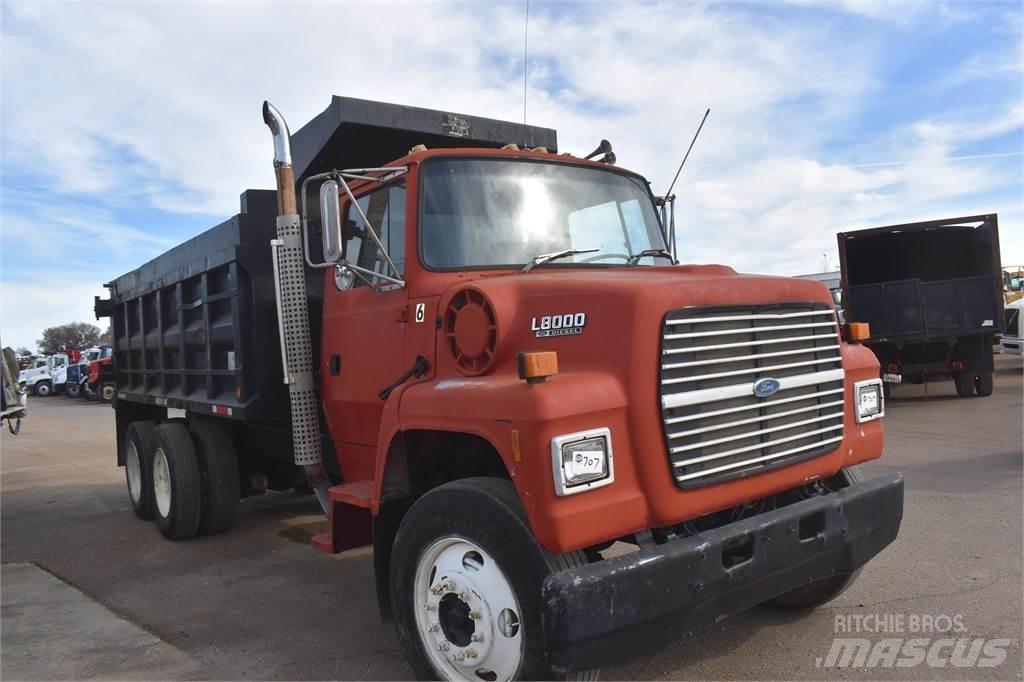 Ford L8000 Autobasculanta