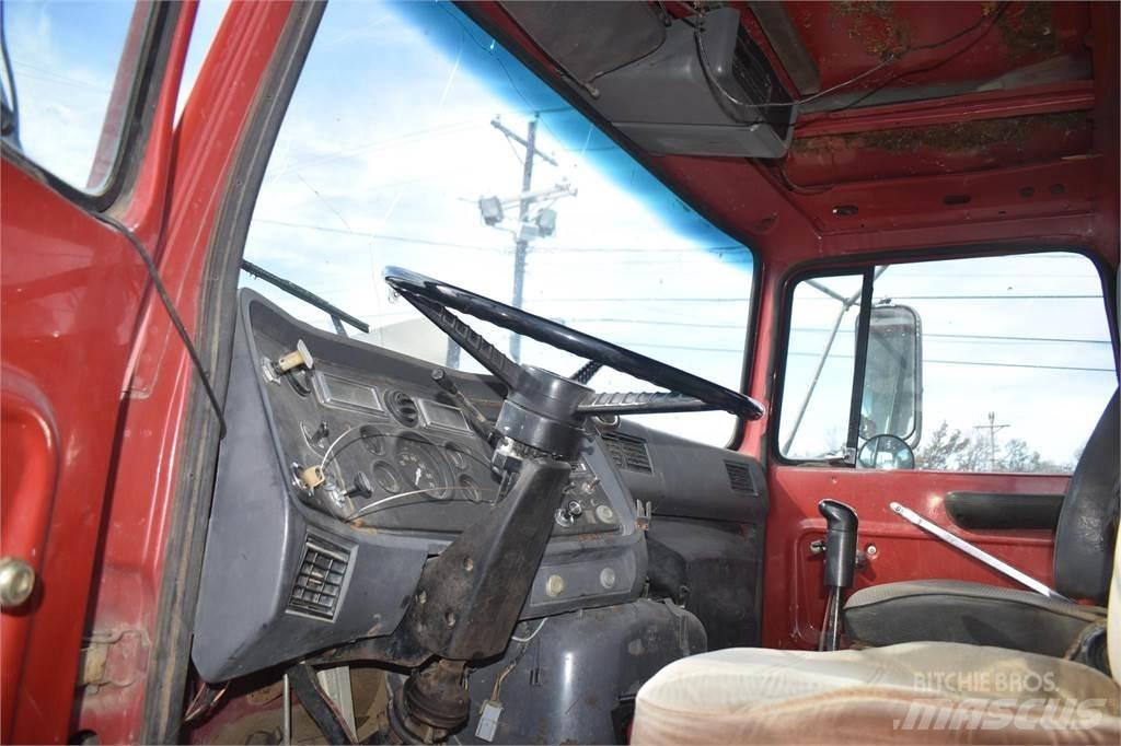 Ford L8000 Autobasculanta