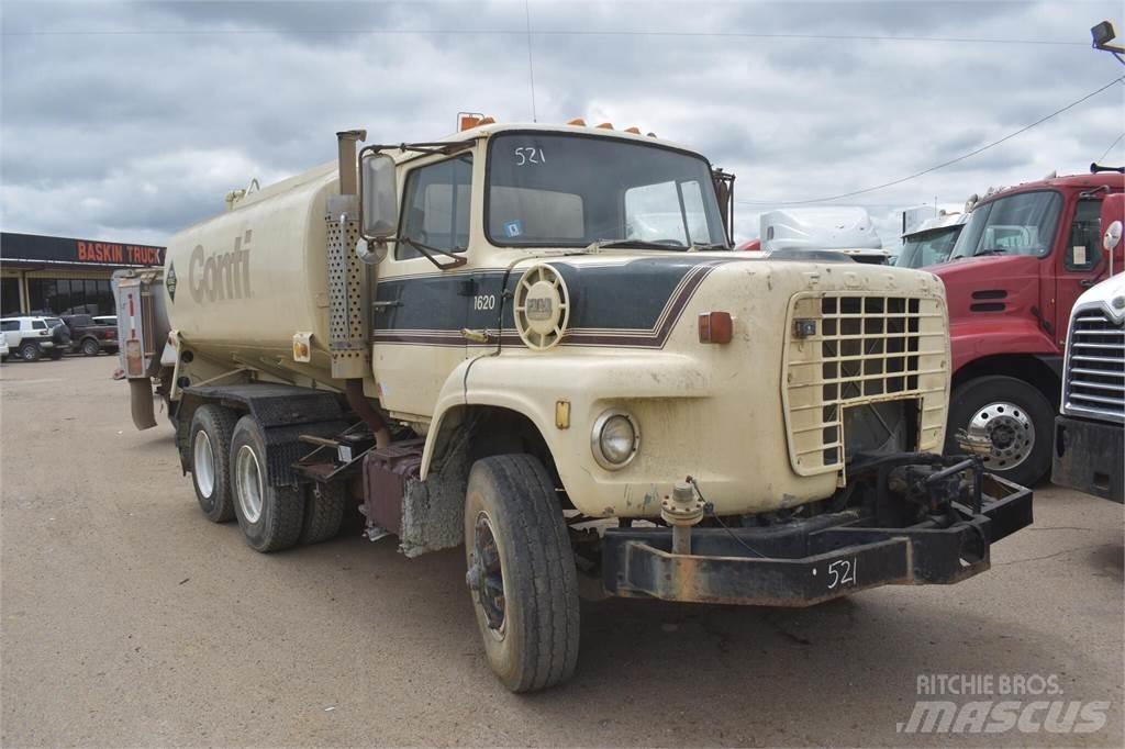 Ford L8000 Cisterne