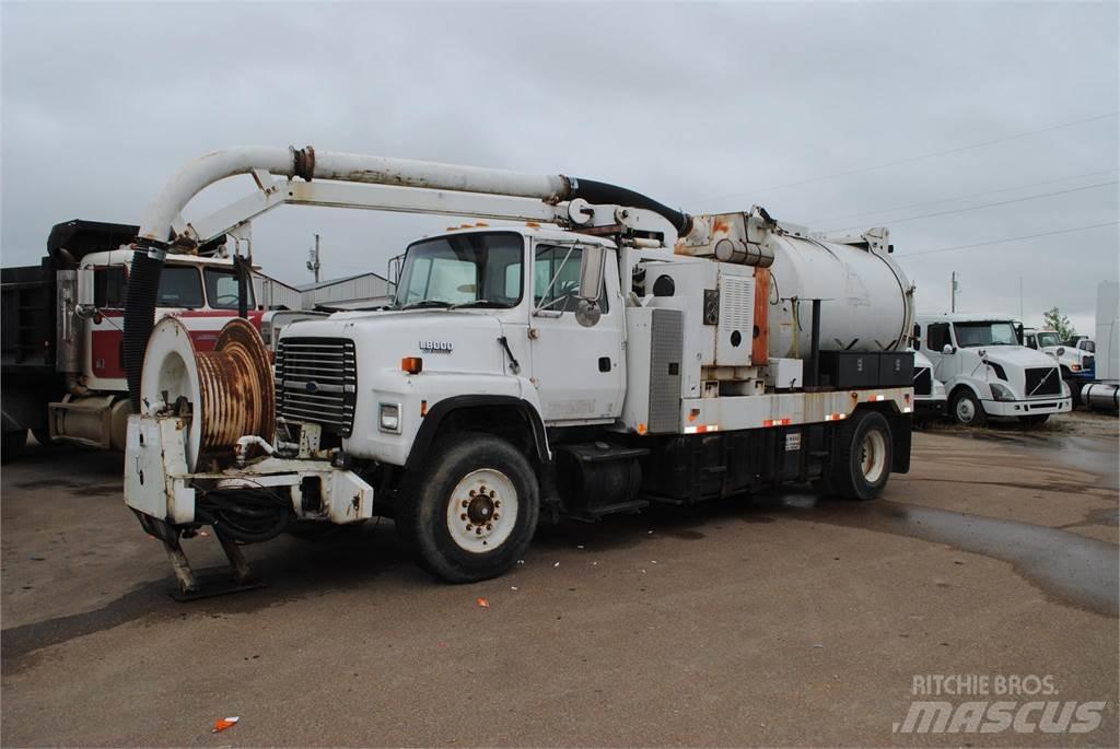Ford L8000 Cisterne