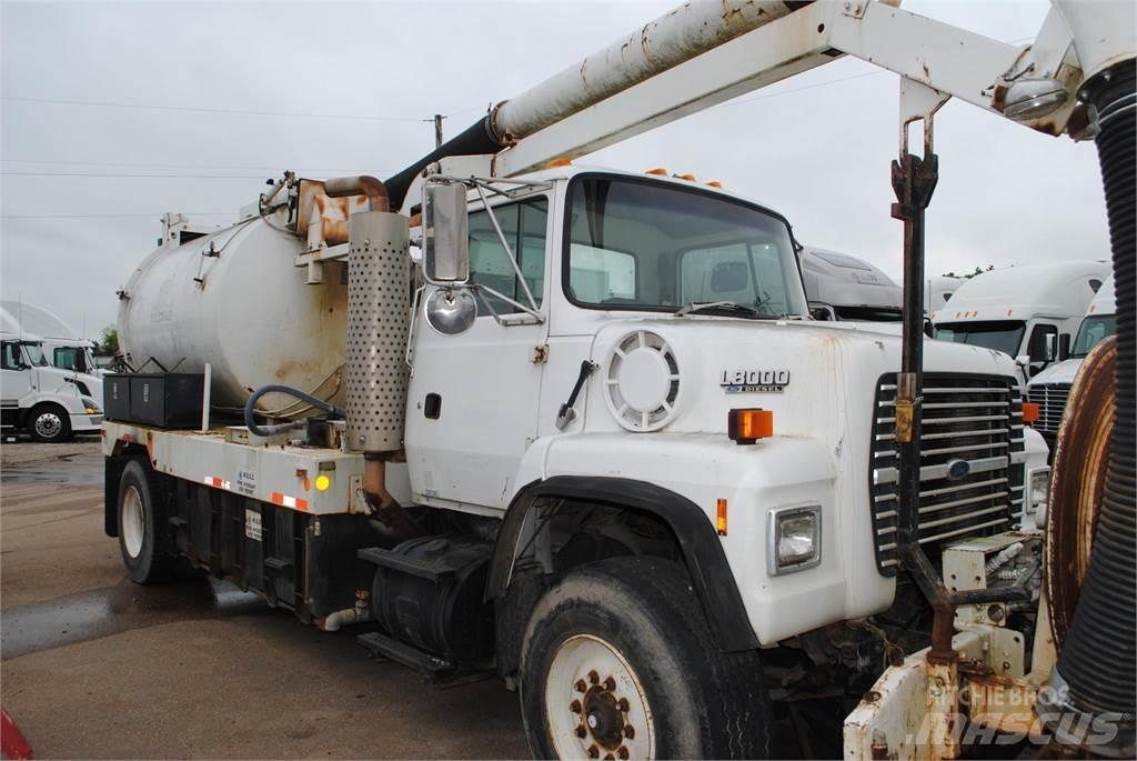 Ford L8000 Cisterne