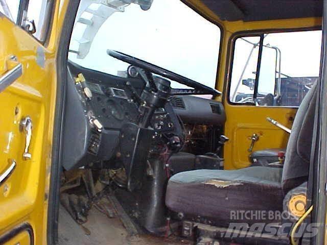 Ford L8000 Cisterne