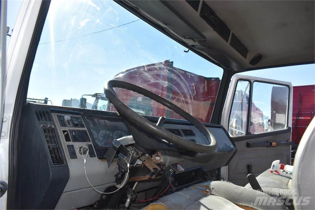 Freightliner FL60 Autobasculanta