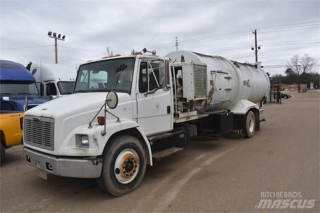 Freightliner FL70 Cisterne