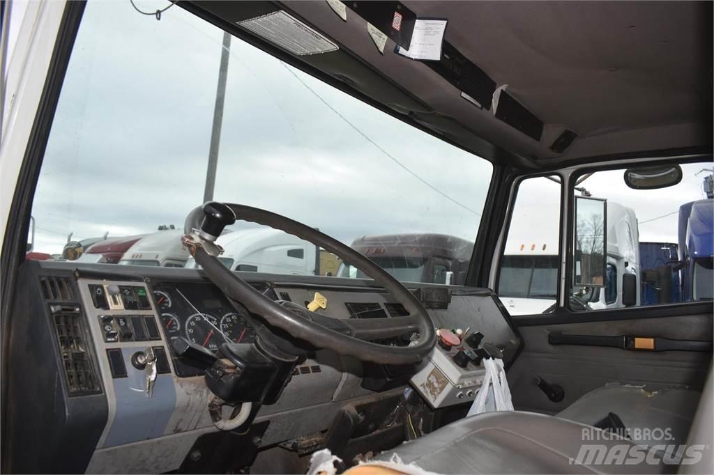 Freightliner FL70 Cisterne