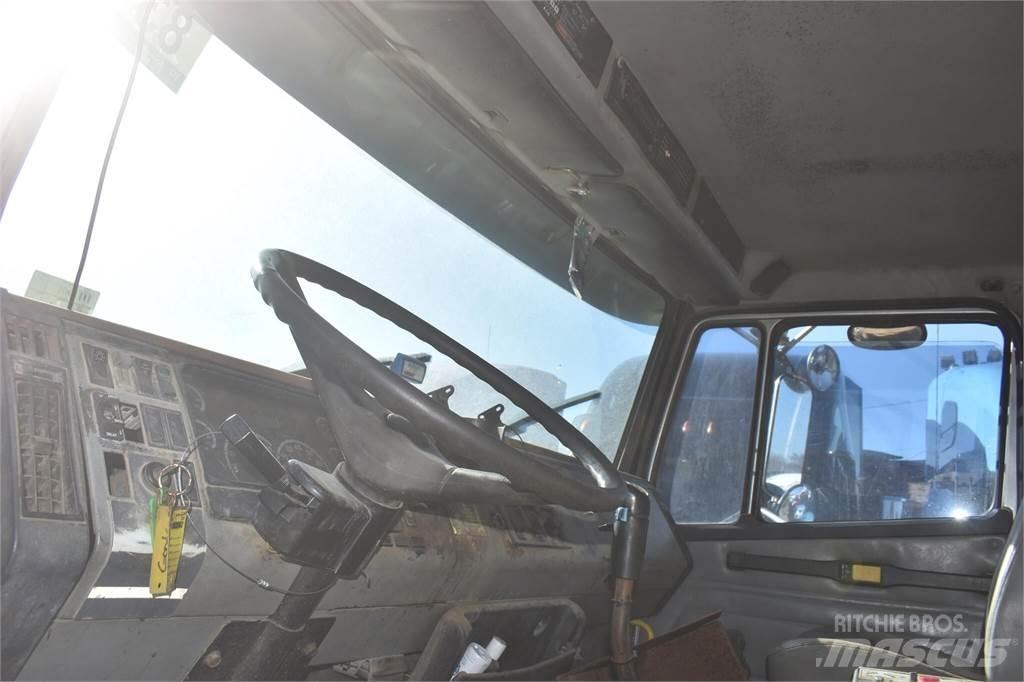 Freightliner FLC112 Autobasculanta