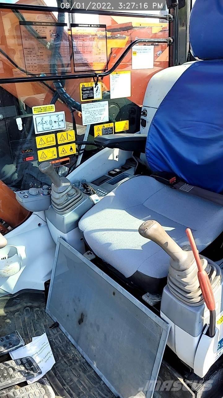 Hitachi ZX225US-6 Excavatoare pe șenile
