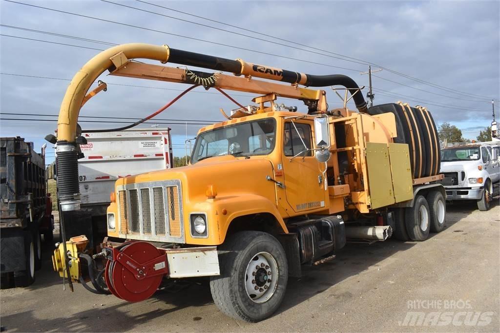 International 2554S Cisterne
