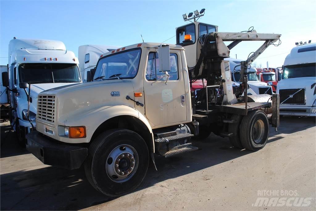 International 4700 Camioane cu macara