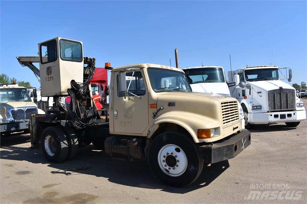 International 4700 Camioane cu macara