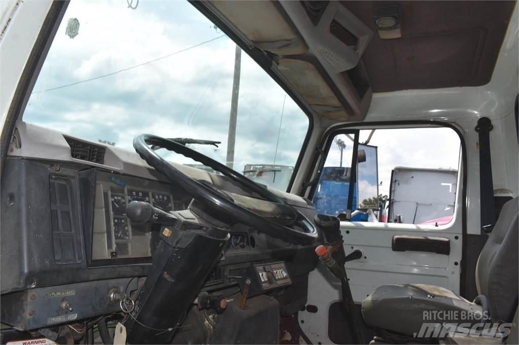 International 4700 Autobasculanta