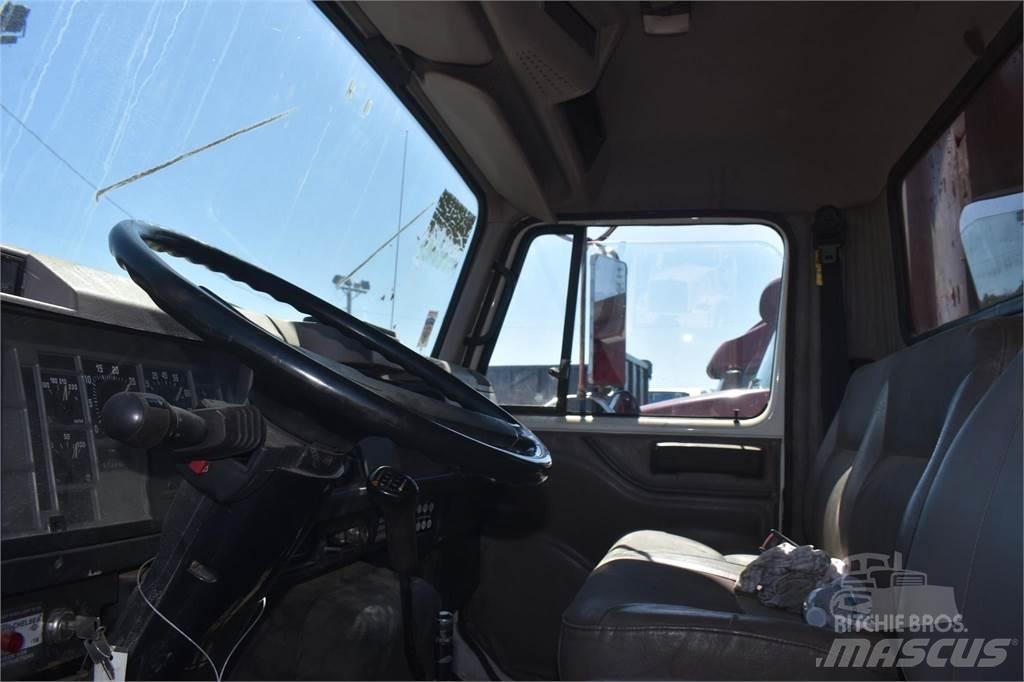 International 4700 Autobasculanta