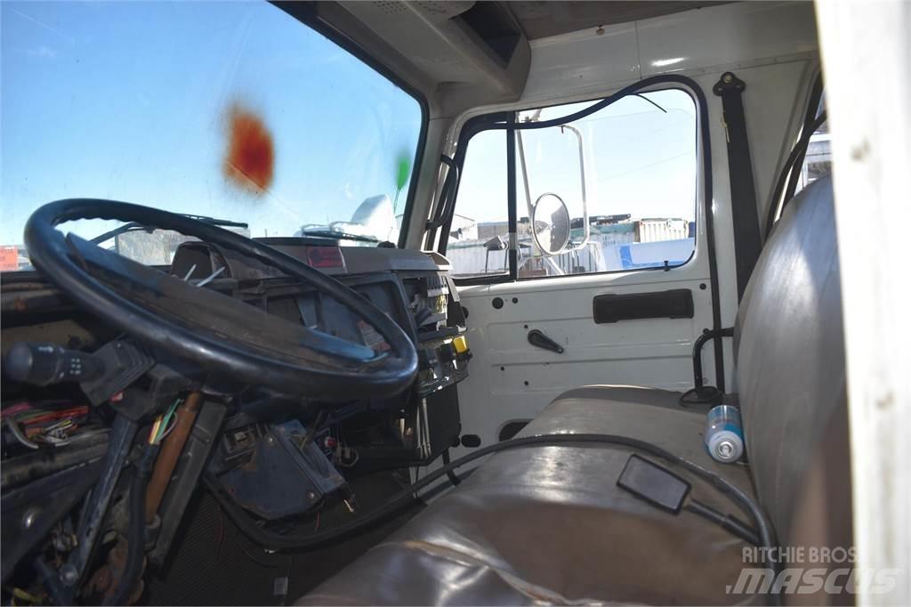 International 4700 Autobasculanta
