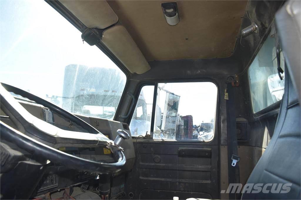 International 4900 Autobasculanta