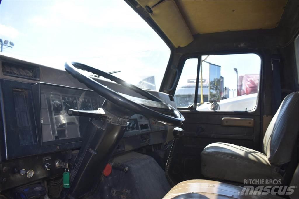 International 4900 Autobasculanta