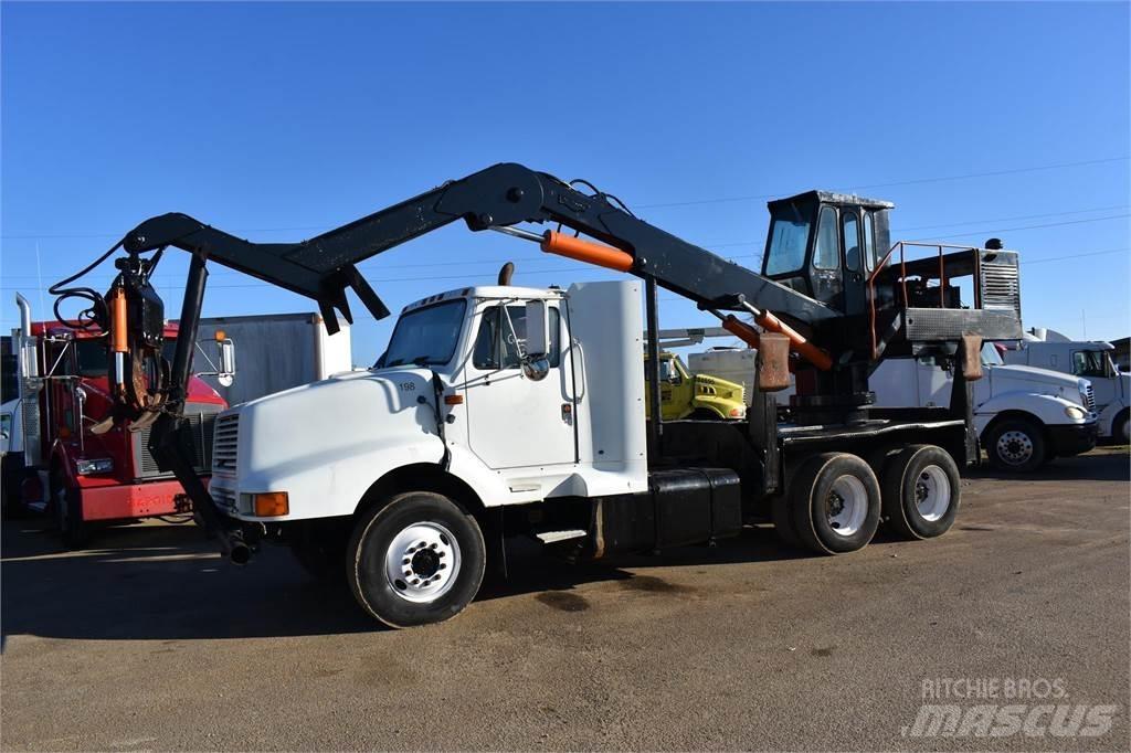 International 8200 Camioane cu macara