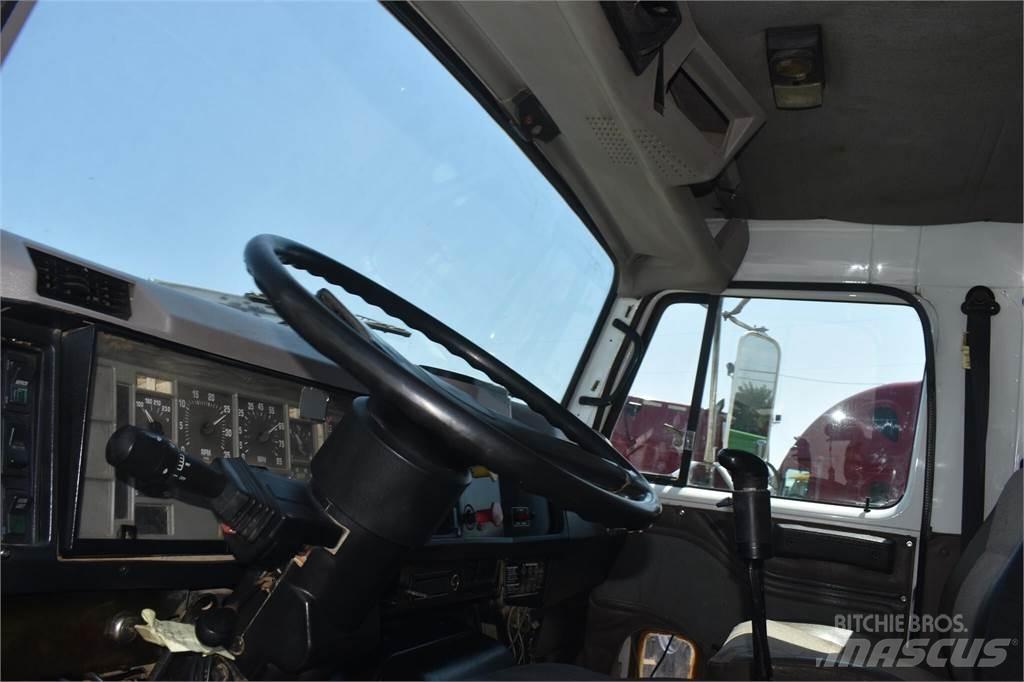 International 8200 Autobasculanta