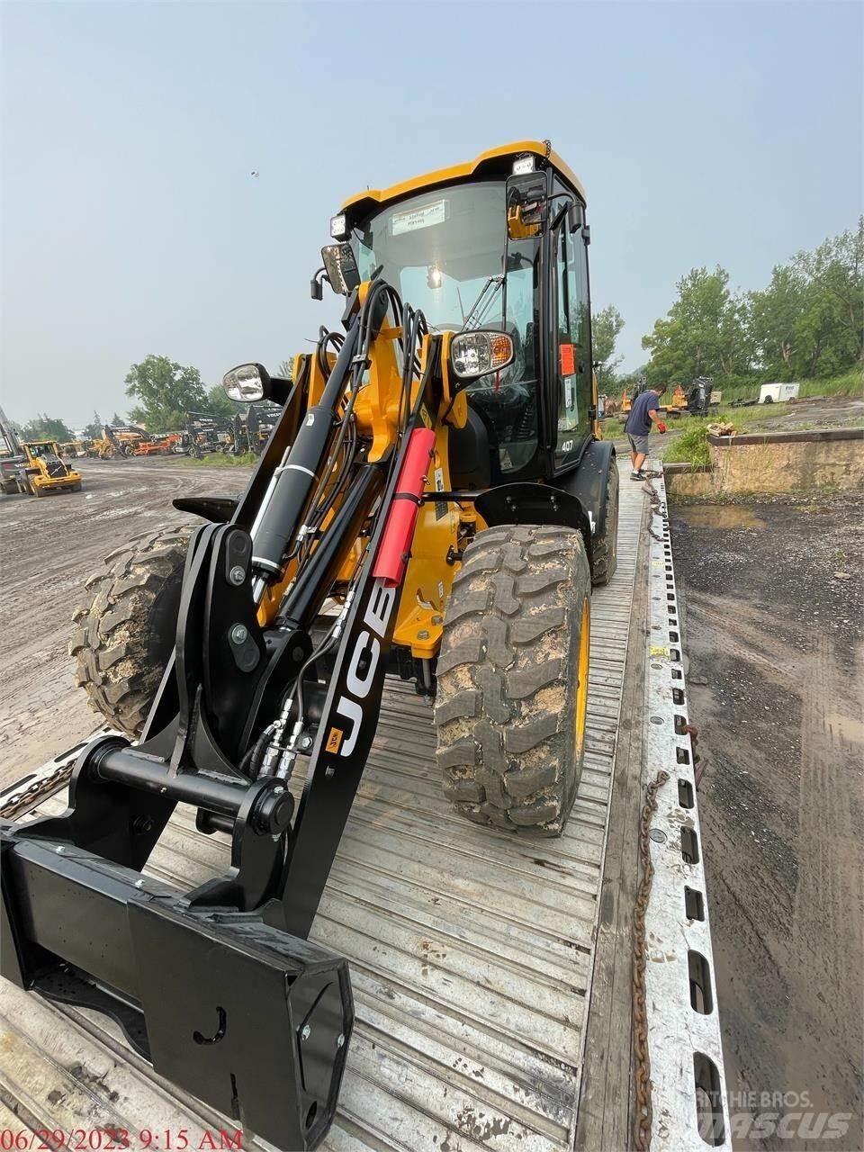 JCB 407 Incarcator pe pneuri