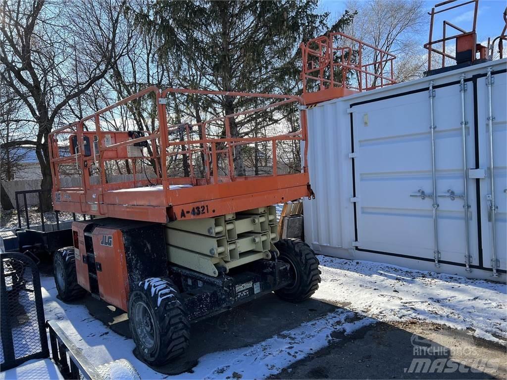JLG 330LRT Platforme foarfeca