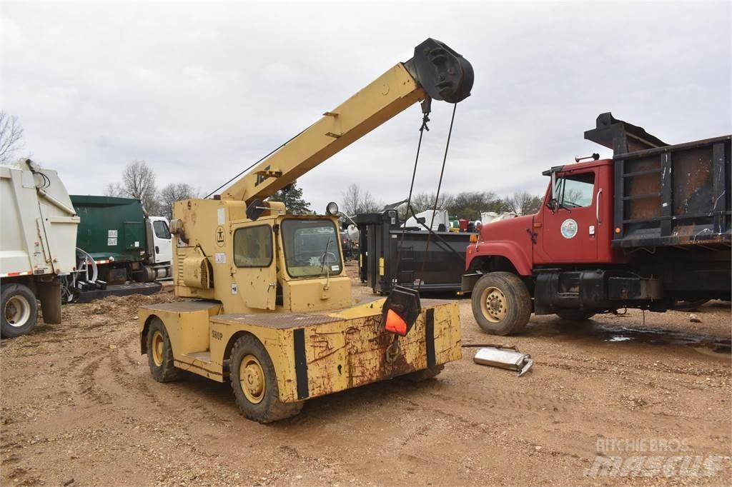 JLG 886 Macara teren accidentat