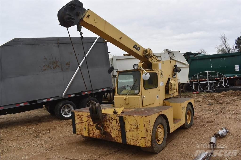 JLG 886 Macara teren accidentat