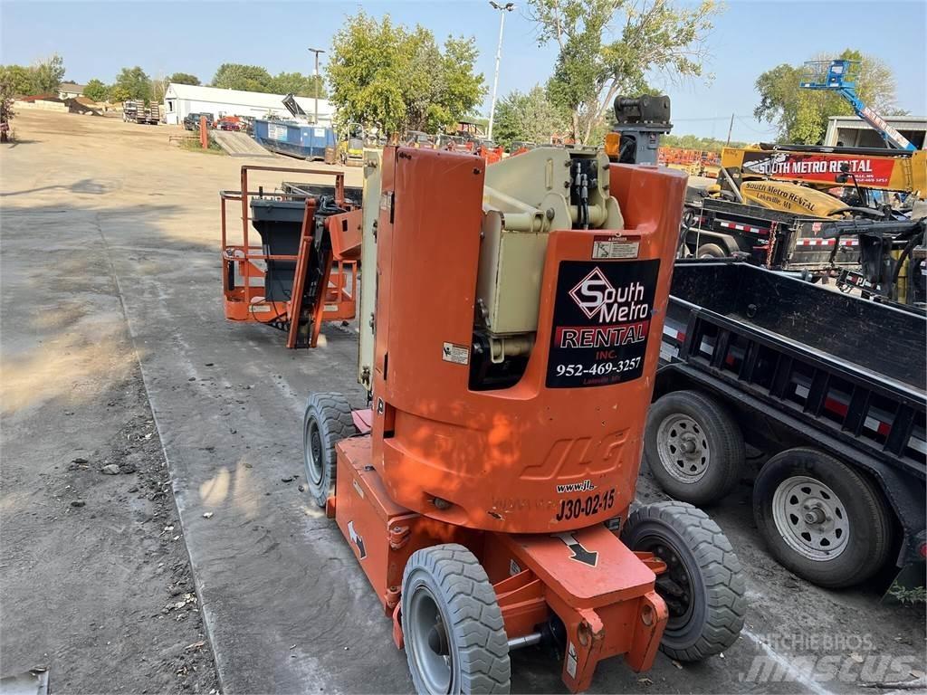 JLG E300AJP Nacele cu brat articulat