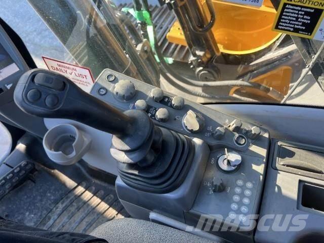John Deere 210G LC Excavatoare pe șenile

