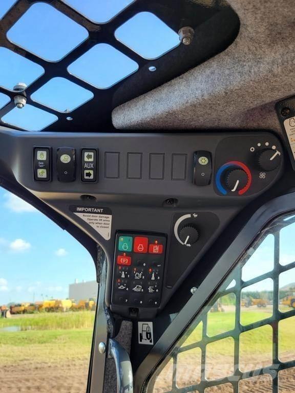 John Deere 325G Mini incarcator