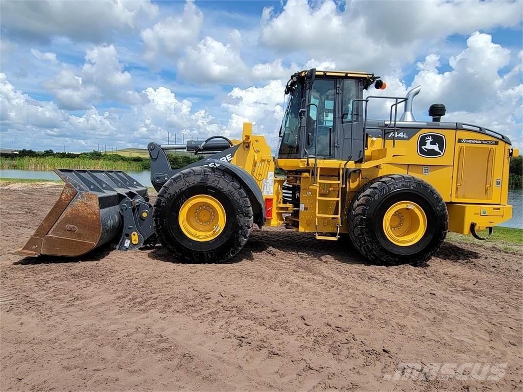 John Deere 744L Incarcator pe pneuri