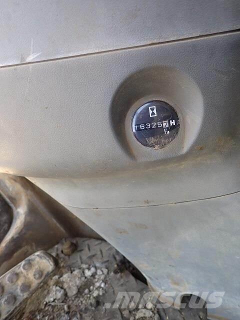 John Deere 750 Excavatoare pe șenile
