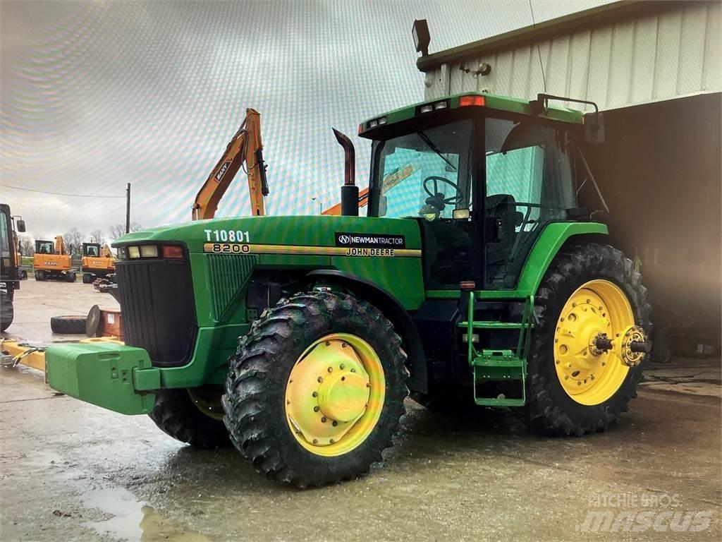 John Deere 8200 Tractoare