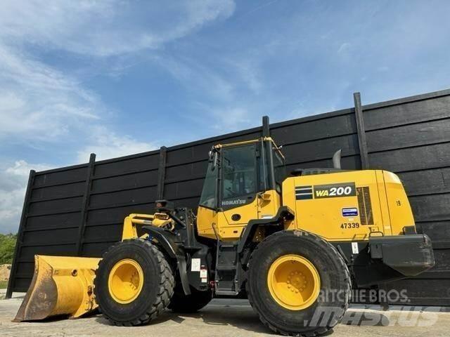 Komatsu WA200-8 Incarcator pe pneuri