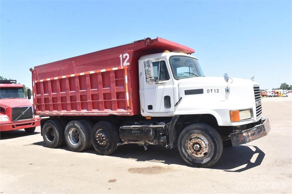 Mack CH613 Autobasculanta