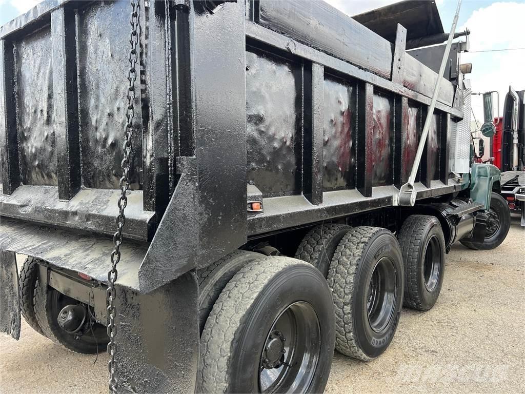 Mack CH613 Autobasculanta