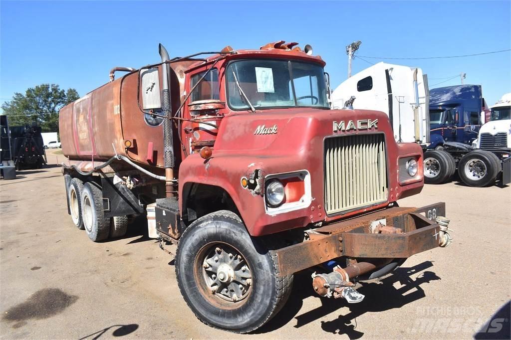 Mack DM685S Cisterne