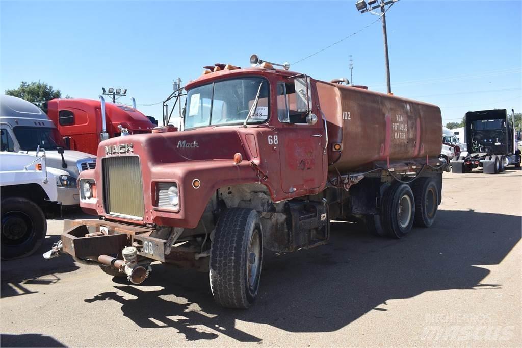 Mack DM685S Cisterne