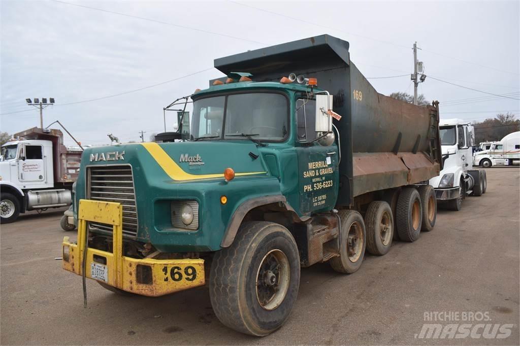 Mack DM688 Autobasculanta