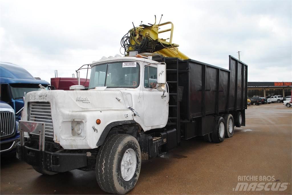 Mack DM690S Camioane cu macara