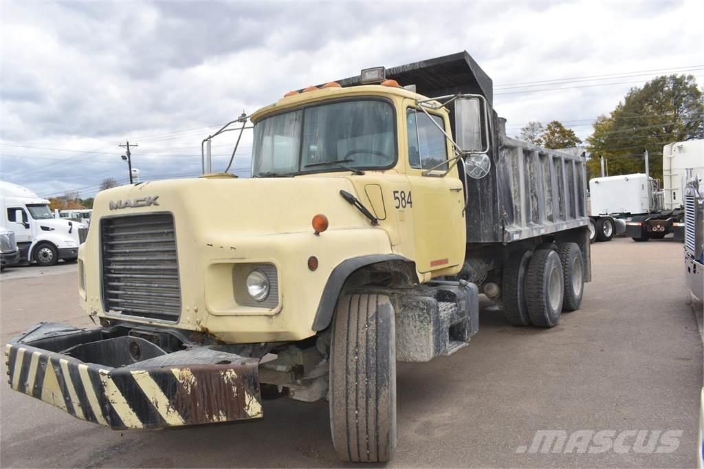Mack DM690S Autobasculanta
