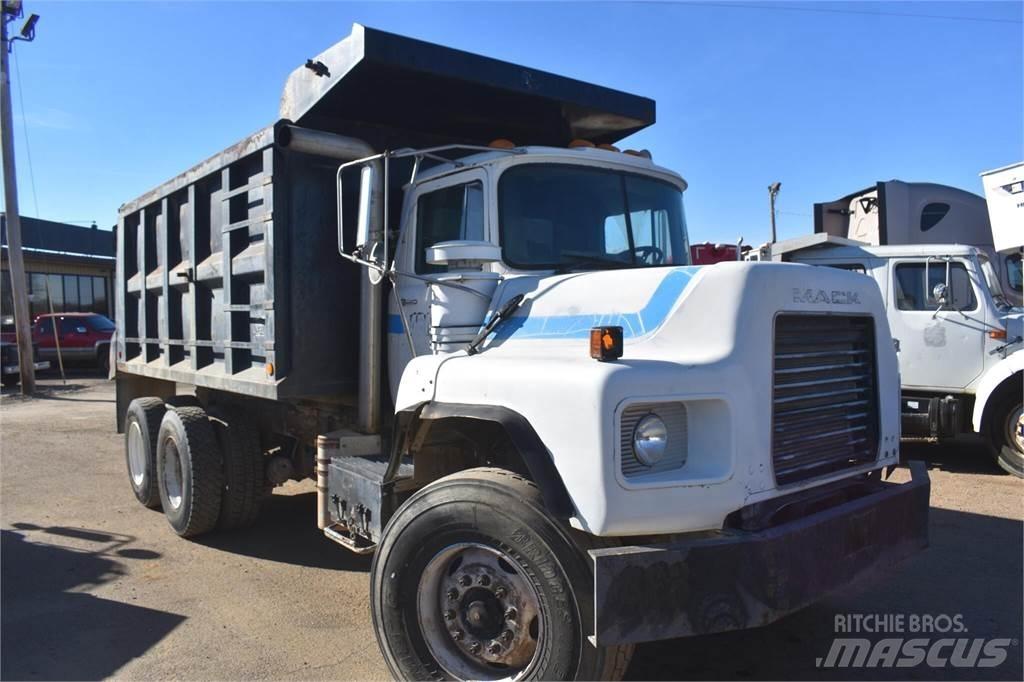 Mack DM690S Autobasculanta