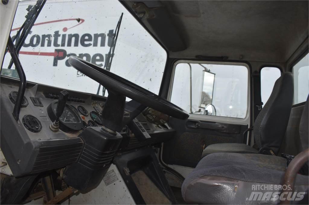 Mack MIDLINER CS300 Camioane cu macara