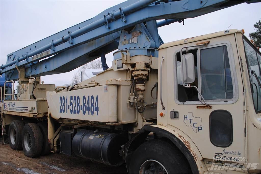 Mack MR686S Betoniera