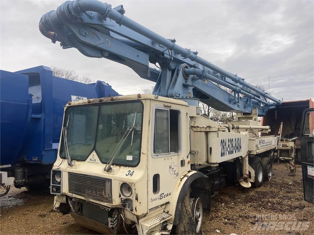 Mack MR686S Betoniera