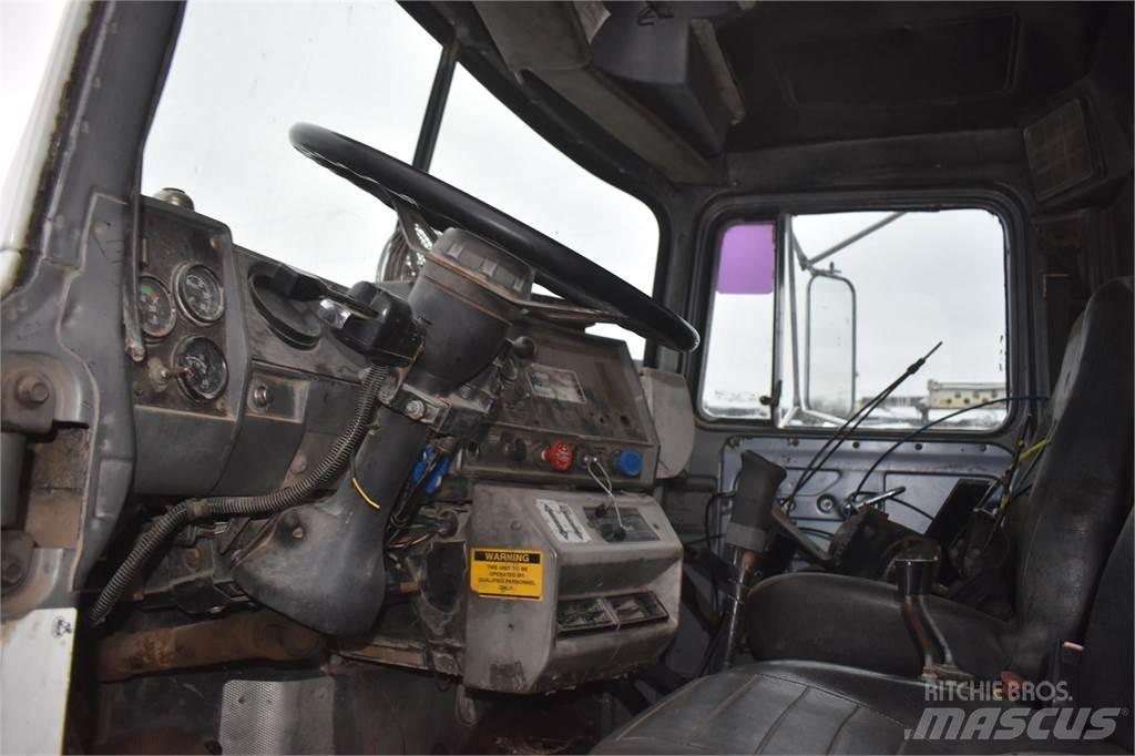 Mack RD688S Camioane cu macara