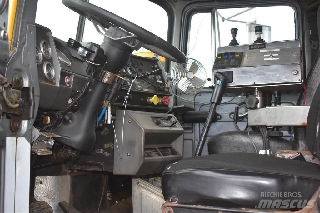 Mack RD688S Autobasculanta