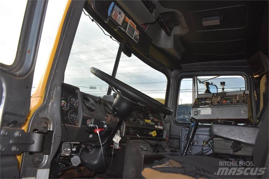 Mack RD688S Autobasculanta