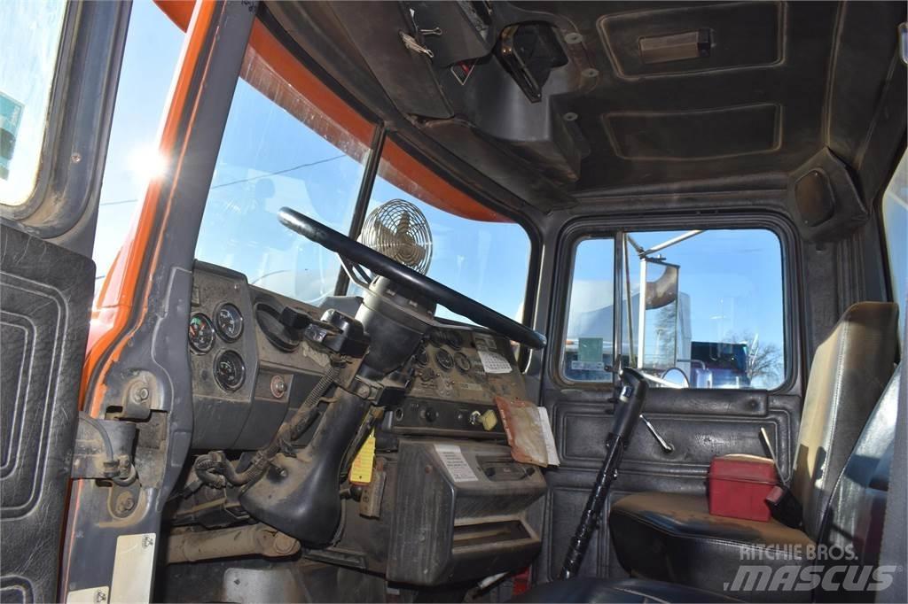 Mack RD688S Autobasculanta