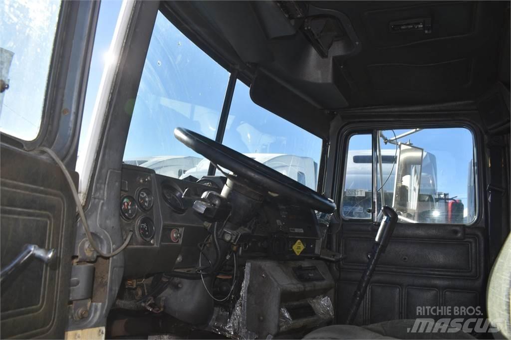 Mack RD688S Autobasculanta