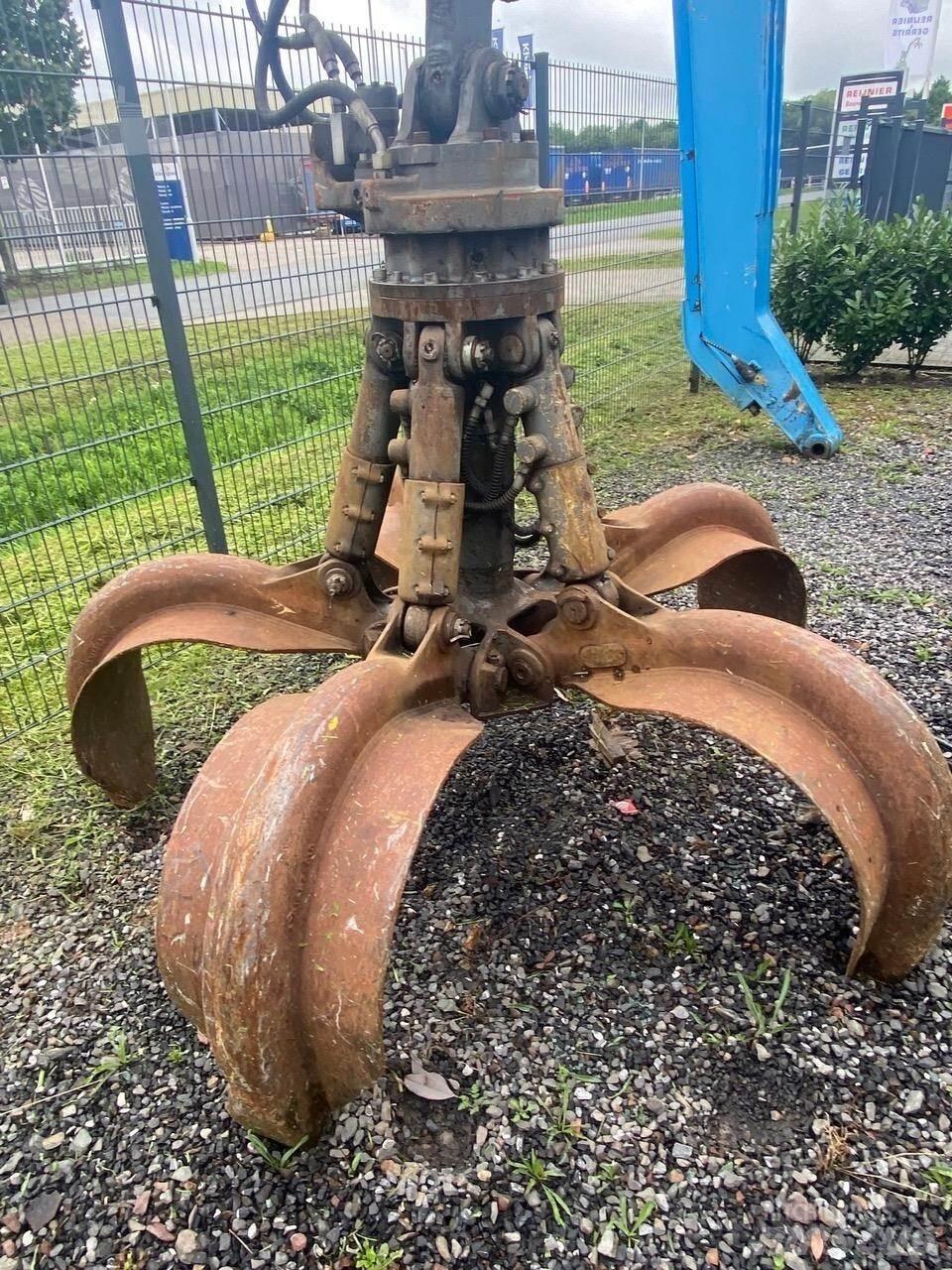 Sennebogen 818EM Paleta de manipulare