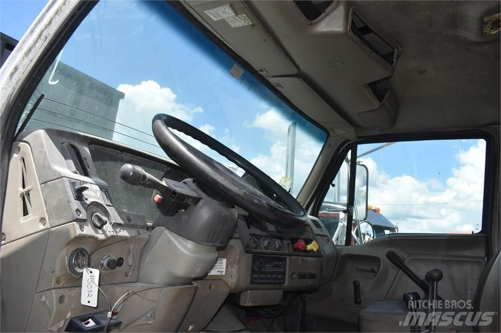 Sterling L7500 Autobasculanta